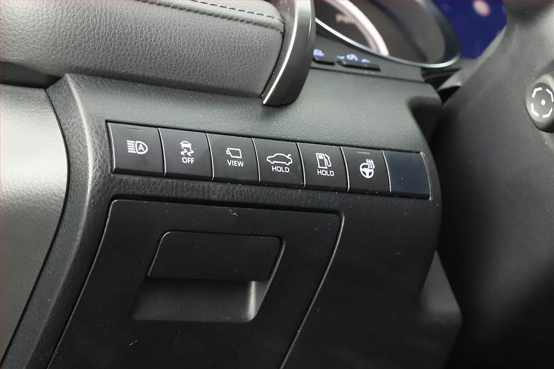 Toyota Camry (2021) 2.5 Hybrid - fotka 11 z 20