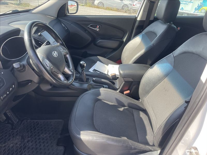 Hyundai ix35 2,0 CRDi 100kw 4x4 Tažné Kůže - fotka 7 z 41
