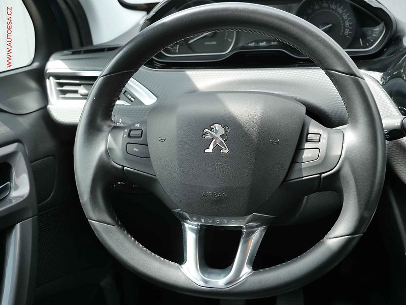 Peugeot 2008 (2019) 1.2 PT, 1.maj,ČR, Active - fotka 11 z 22