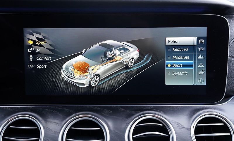 Mercedes-Benz Třídy E E 53 AMG 4Matic+/440PS - fotka 35 z 48