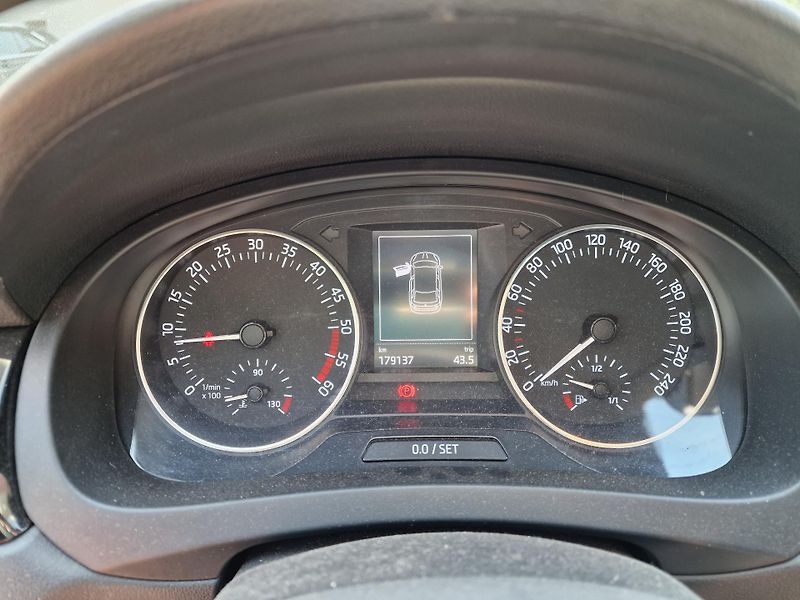 Škoda Rapid 1,6TDI 85KW STYLE PLUS  - fotka 15 z 18