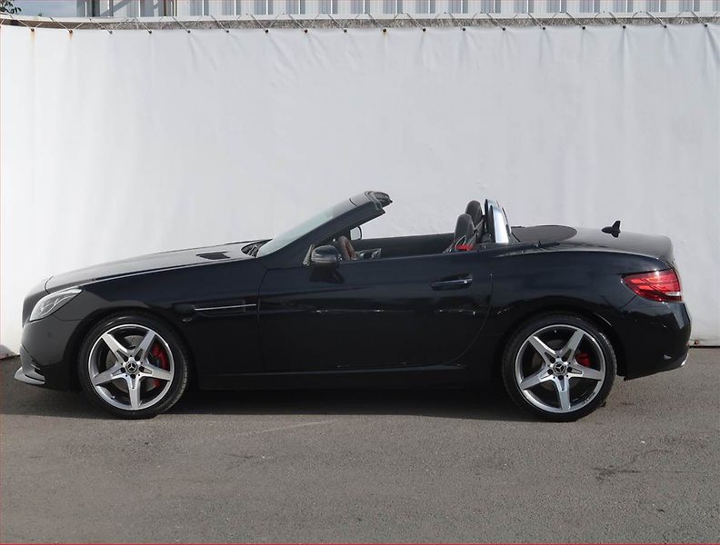 Mercedes-Benz SLC (2019) 300, Automat,180KW,Full Led - fotka 3 z 23