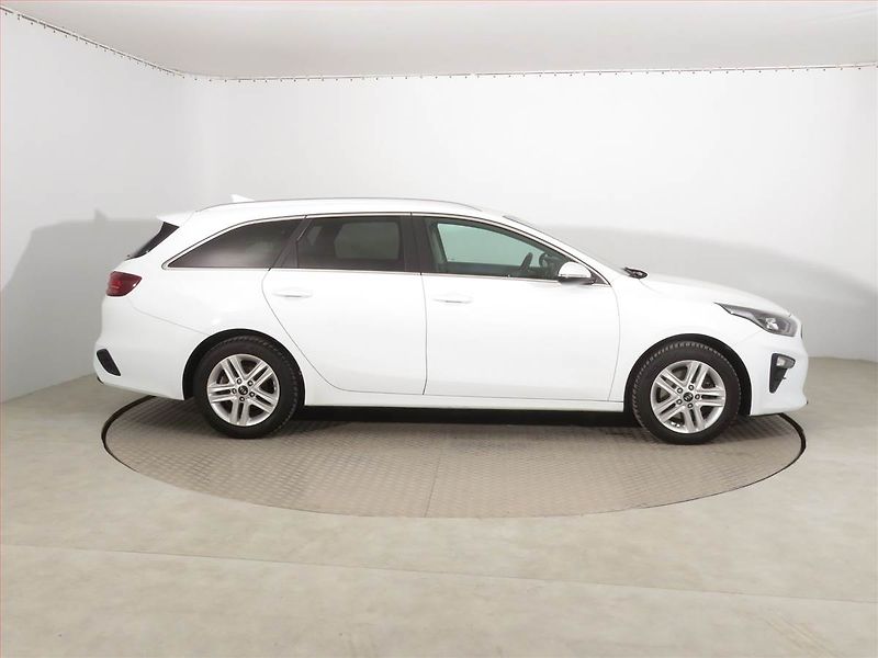 Kia Ceed (2018) 1.6 CRDi, Automat, Serv.kniha - fotka 6 z 18