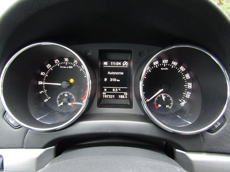 Škoda Yeti (2014) 1.6 TDI 77kW DSG BEZ KOROZE - fotka 28 z 39