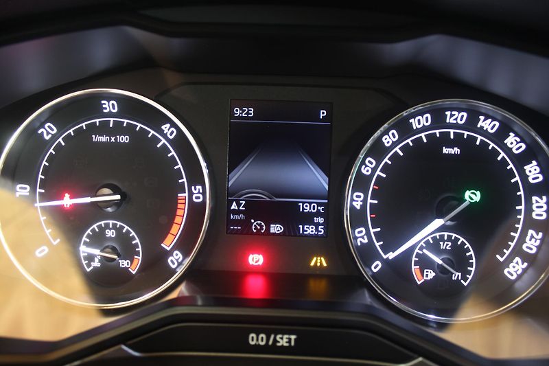 Škoda Superb (2015) 2.0TDI DSG STYLE+ Navi LED - fotka 41 z 43