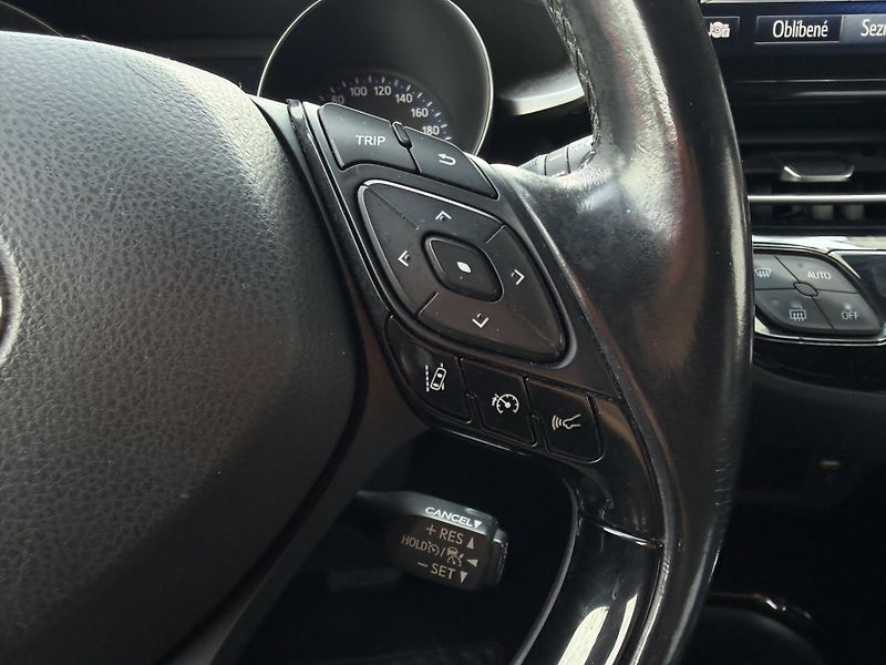 Toyota C-HR 1.8 Hybrid 90kW E-CVT Dynamic - fotka 17 z 22