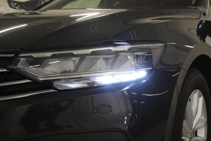 Volkswagen Passat - fotka 9 z 28