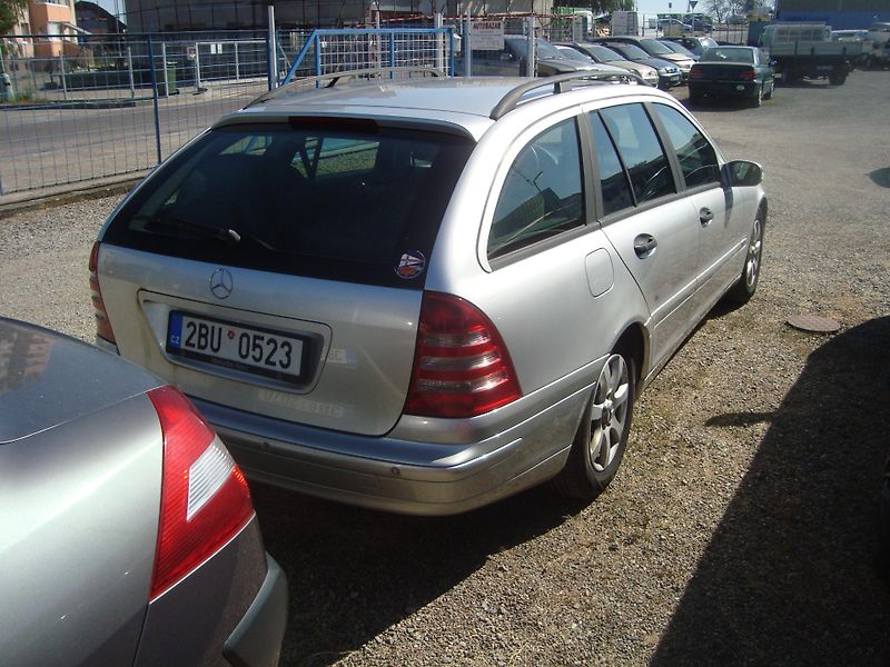 Mercedes-Benz Třídy C (2003) 220CDI kombi - fotka 3 z 16