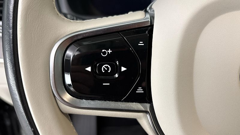 Volvo XC90 2.0 B5 AUT AWD Plus Bright - fotka 14 z 30
