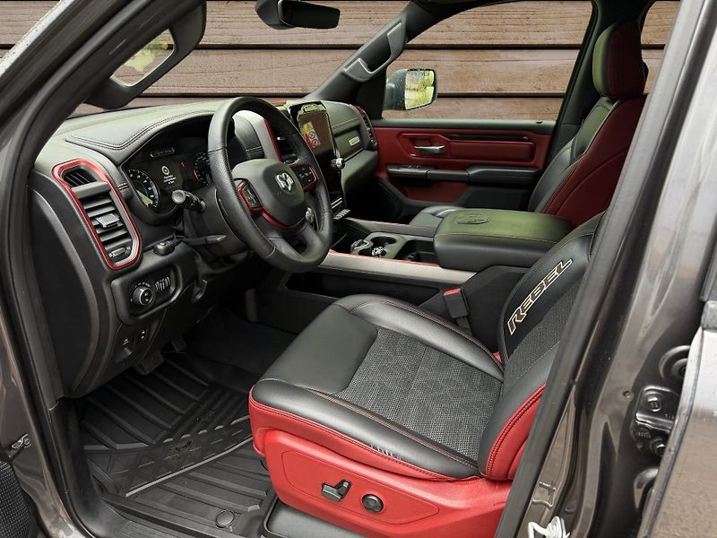 Dodge RAM (2019) +HEMI+REBEL+FUEL+LIFT+ - fotka 12 z 20