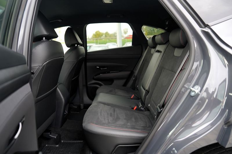 Hyundai Tucson 1.6 TGDi DCT/4x4/N LINE/Premiu - fotka 31 z 46