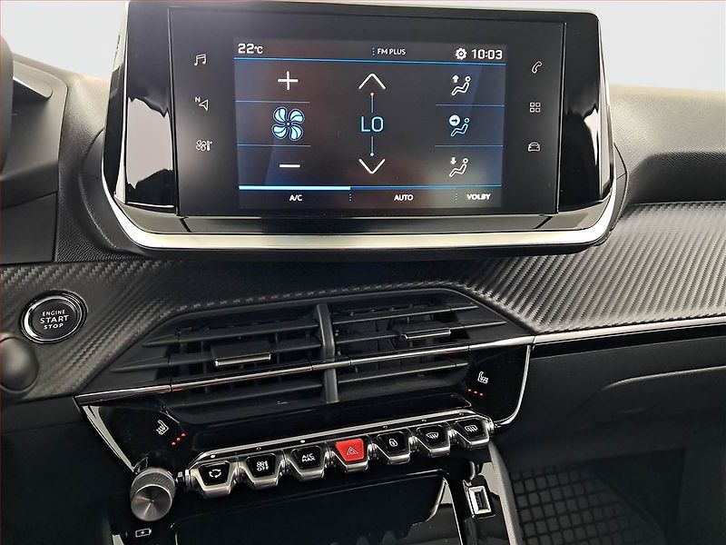 Peugeot 2008 (2020) 1.2 PureTech, Automat, ČR - fotka 12 z 18