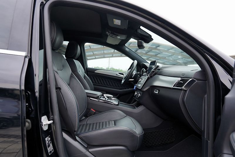 Mercedes-Benz GLE 350d 4Matic AMG/260PS/ČR - fotka 30 z 43