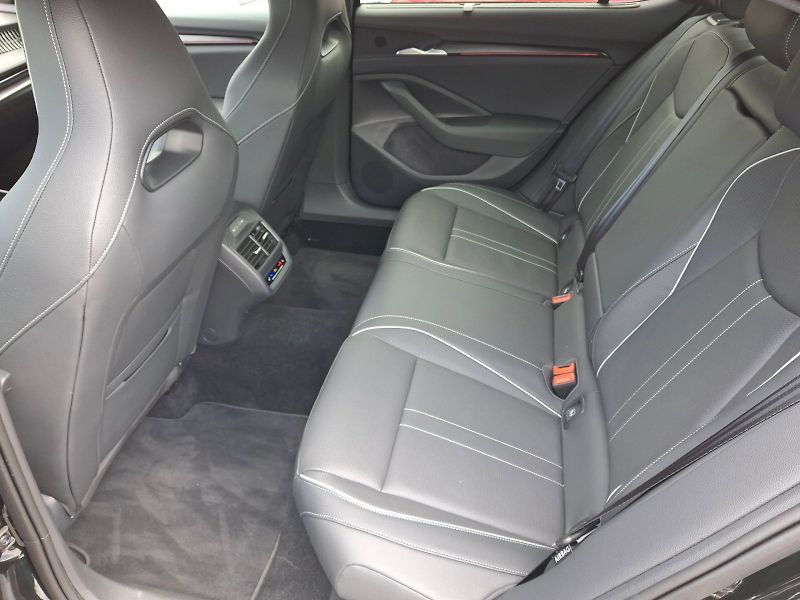 Škoda Superb (2025) iV SportLine DSG 1,5TSi 150kW - fotka 7 z 35