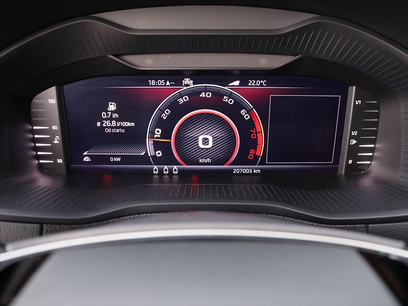Škoda Karoq 1.5 TSI Sportline Virtual 1.Ma - fotka 15 z 28