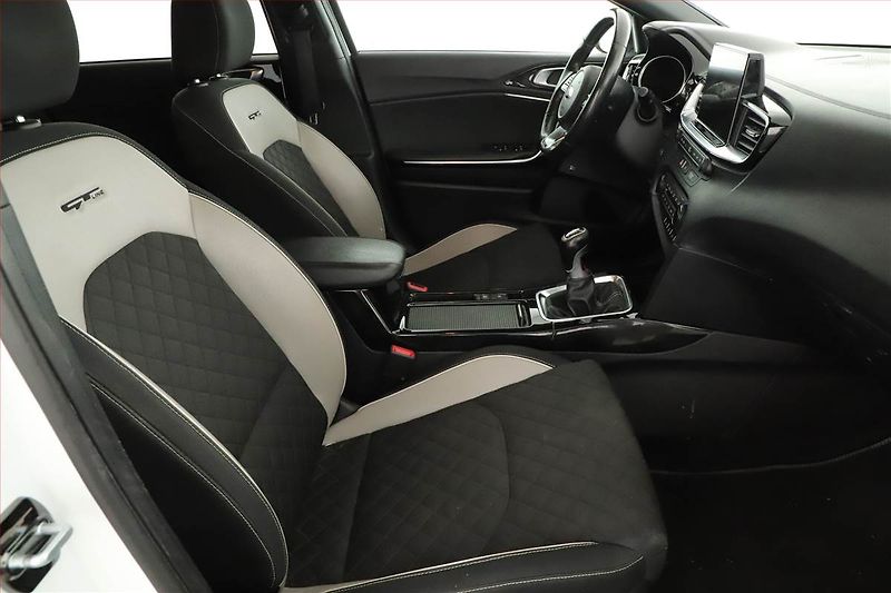 Kia Pro_Ceed (2019) 1.4 T-GDI, Serv.kniha, Navi - fotka 7 z 20