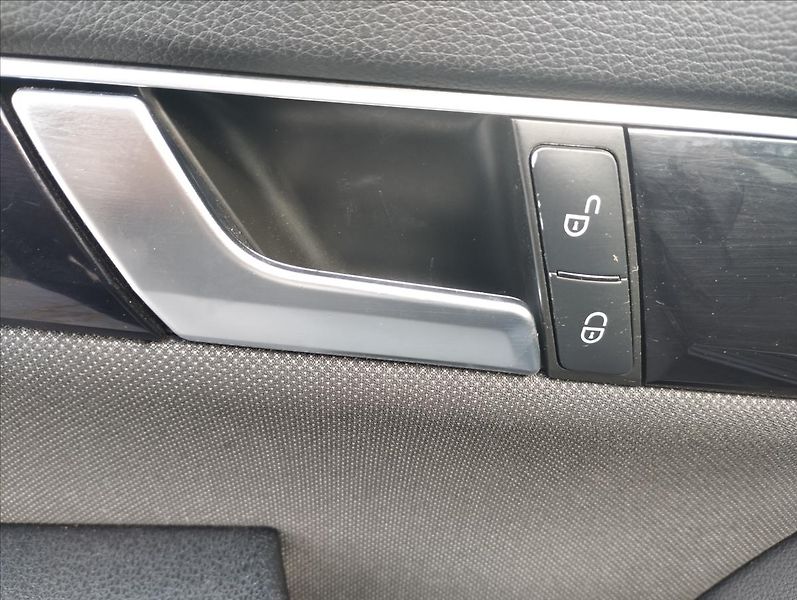 Mercedes-Benz Třídy C 2.2 CDi 150KW   2,1 - fotka 17 z 22