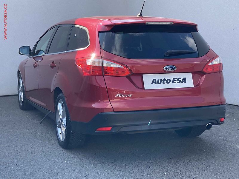Ford Focus (2014) 2.0 TDCi, Titanium, navi - fotka 6 z 21