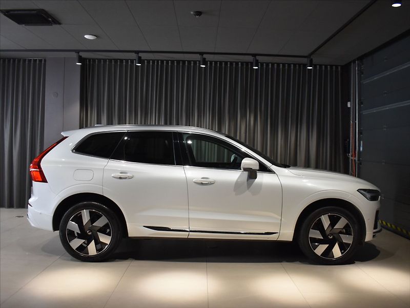 Volvo XC60 2,0 T8 AWD Ultra B&W,Panorama - fotka 3 z 29