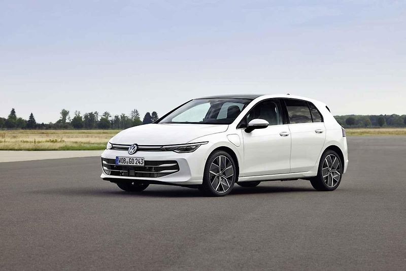Golf je stále k mání ve verzích kombi, hatchback i GTI