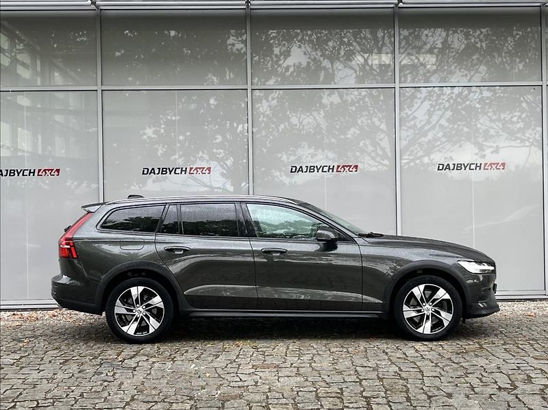 Volvo V60 2,0 CROSS COUNTRY - REZERVACE - fotka 4 z 23