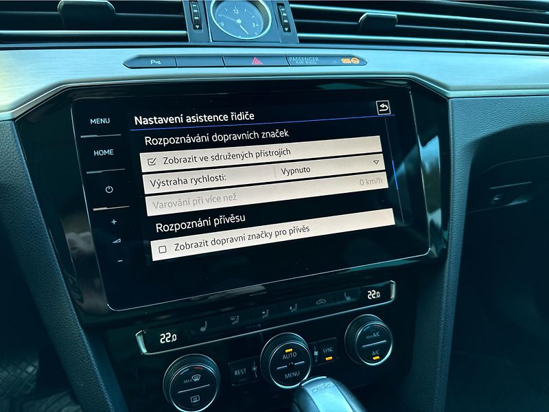 Volkswagen Passat 2,0 TDi 140kW HIGHLINE R-LINE - fotka 21 z 24