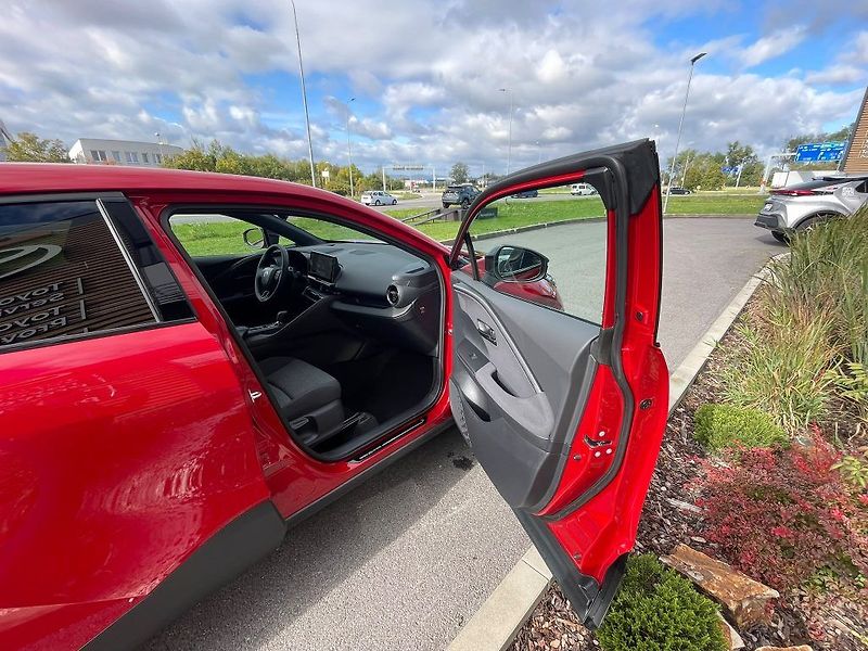 Toyota C-HR 1.8 Hybrid FWD Style - fotka 25 z 28