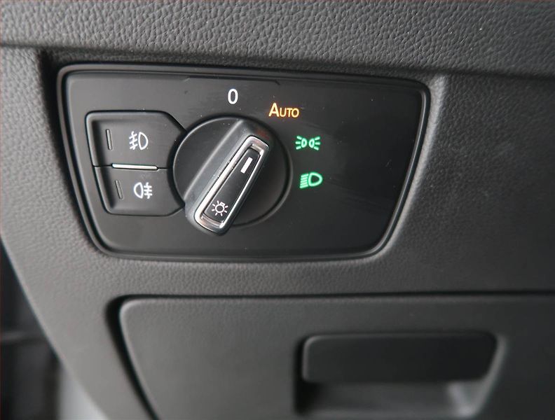 Volkswagen Passat (2022) R-Line 2.0 TSI - fotka 19 z 23