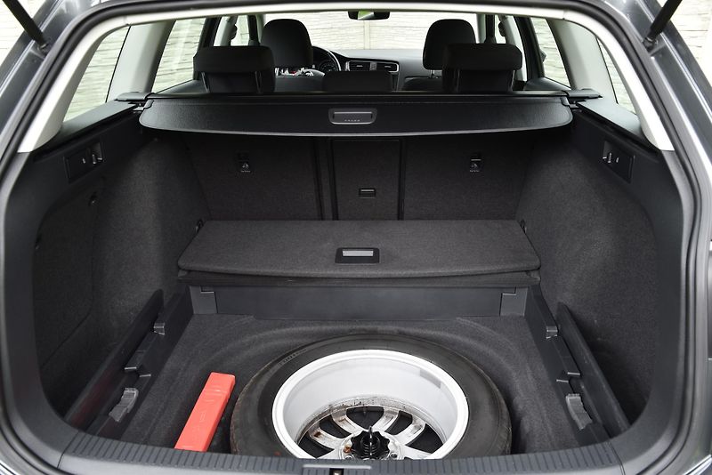 Volkswagen Golf 1.6 TDi CR DSG COMFORTLINE,NAV - fotka 46 z 50
