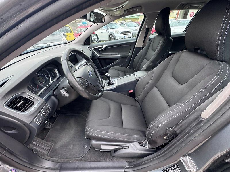 Volvo V60 (2016) D2 2,0D 88 KW TAŽNÉ - fotka 17 z 48