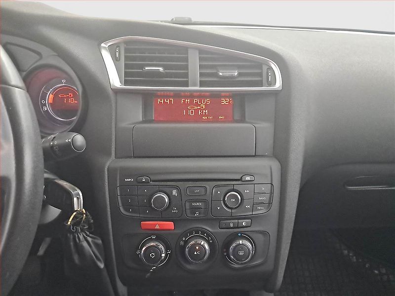 Citroën C4 (2015) 1.6 VTi, Tempomat - fotka 12 z 15