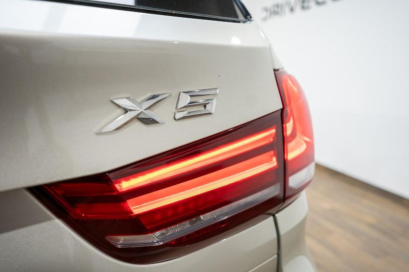BMW X5 40e 2.0 180 kW xDrive - fotka 42 z 49