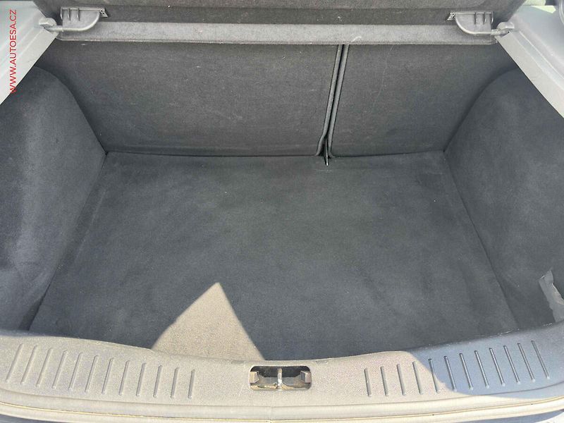 Ford Focus (2010) 2.0 16V, AC, tempo - fotka 7 z 17