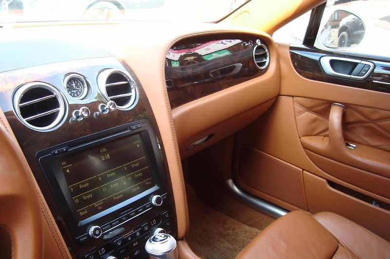 Bentley Continental Flying Spur (2013) SPEED 6.0 W12 - fotka 41 z 49