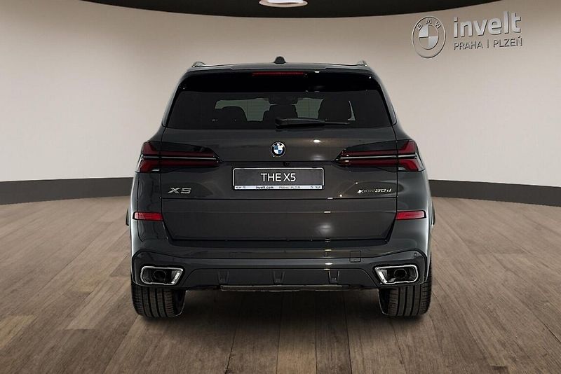 BMW X5 xDrive30d - fotka 4 z 28