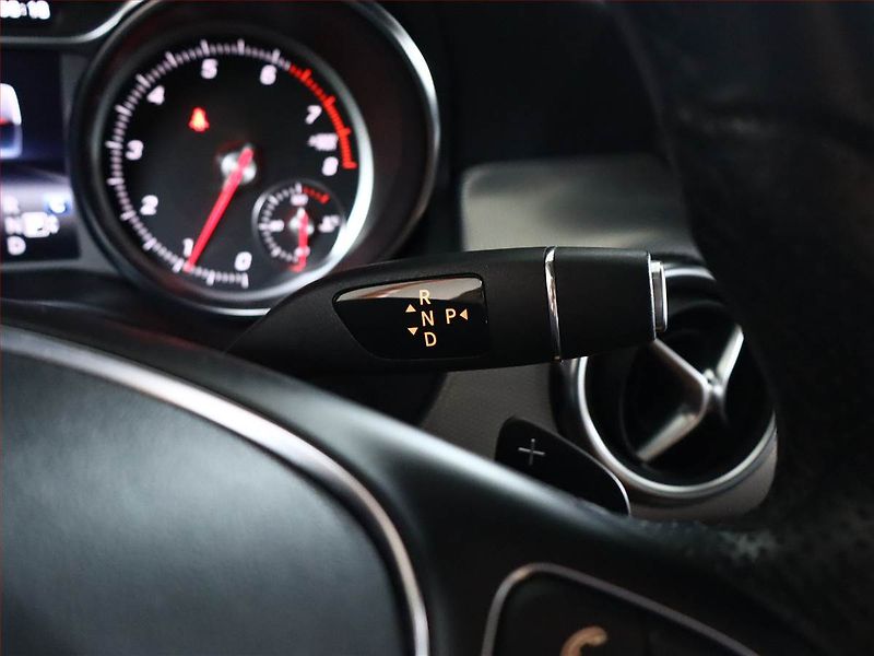 Mercedes-Benz GLA (2018) 220 4MATIC, 4X4, Automat - fotka 11 z 22