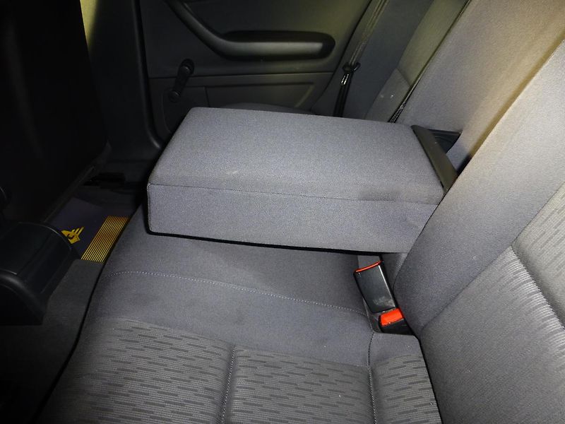Audi A4 (2006) 1,6I**DIGIKLIMA**ALU**TAŽNÉ - fotka 15 z 25
