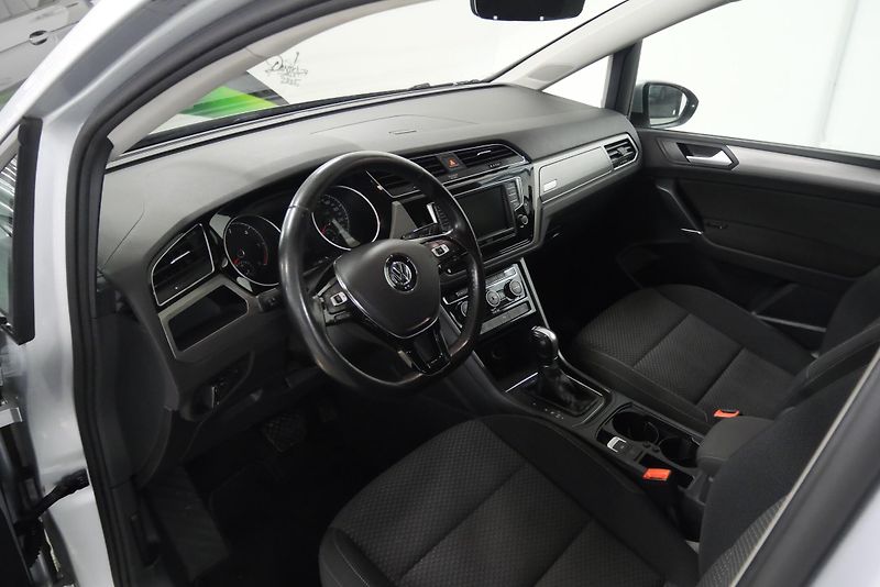 Volkswagen Touran - fotka 14 z 26