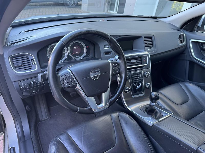 Volvo S60 D3 - fotka 11 z 24