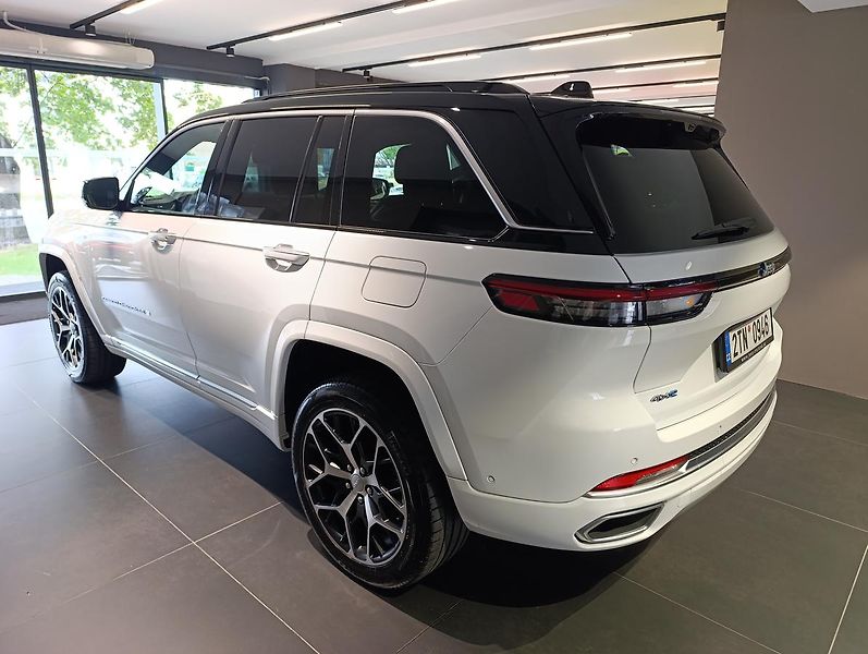 Jeep Grand Cherokee (2024) 4xe SUMMIT RESERVE PHEV - fotka 8 z 27