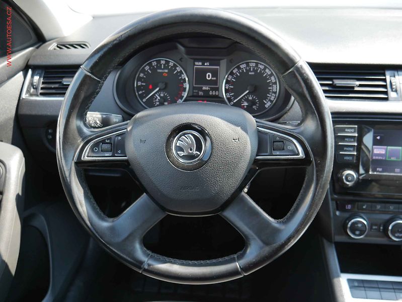 Škoda Octavia (2015) 1.6 TDI, ČR, AC, výhřev sed. - fotka 13 z 16