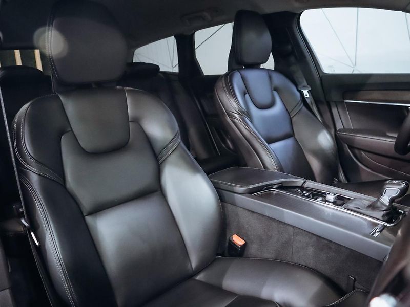Volvo V90 D5 Cross Country 173 kW - fotka 23 z 26