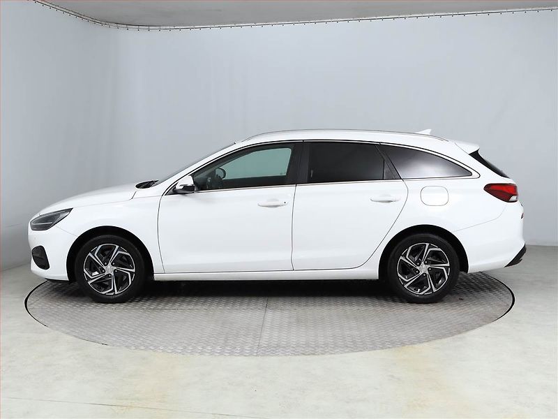 Hyundai i30 (2022) 1.6 CRDi, Serv.kniha, Tempomat - fotka 3 z 17
