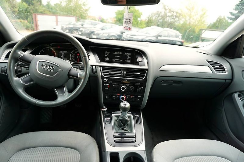Audi A4 (2012) 2,0 TDI 105 kW - fotka 19 z 32