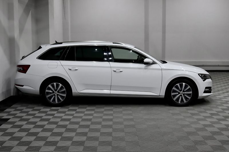 Škoda Superb 3 FL Combi 2.0 TDI 110 kW DSG - fotka 4 z 48
