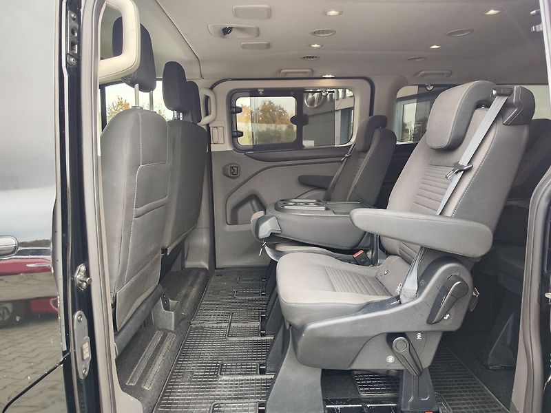 Ford Tourneo Custom 2.0 EcoBlue/125kW Titanium L2 - fotka 12 z 30