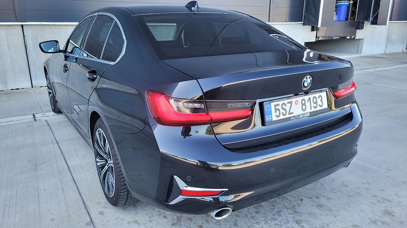 BMW Řada 3 320D XDRIVE  - fotka 12 z 23