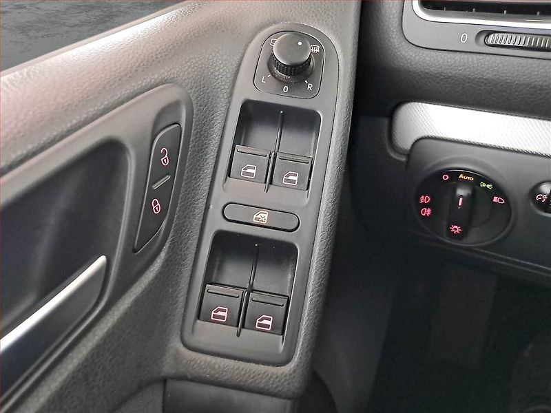 Volkswagen Golf (2012) 1.2 TSI, Park. senzory - fotka 17 z 20