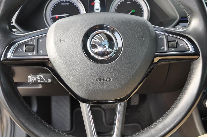 Škoda Superb III 2.0TDI 140kW KOMBI L+K - fotka 14 z 22