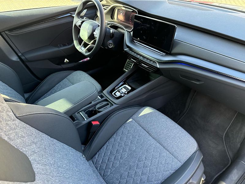 Škoda Octavia 2,0 TDI 110kW DSG SPORTLINE - fotka 19 z 23